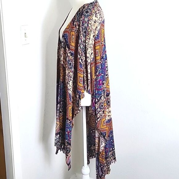 Umgee Colorful Print Long Kimono Wrap with Fringe Around the Bottom, Size M/L - Picture 6 of 9